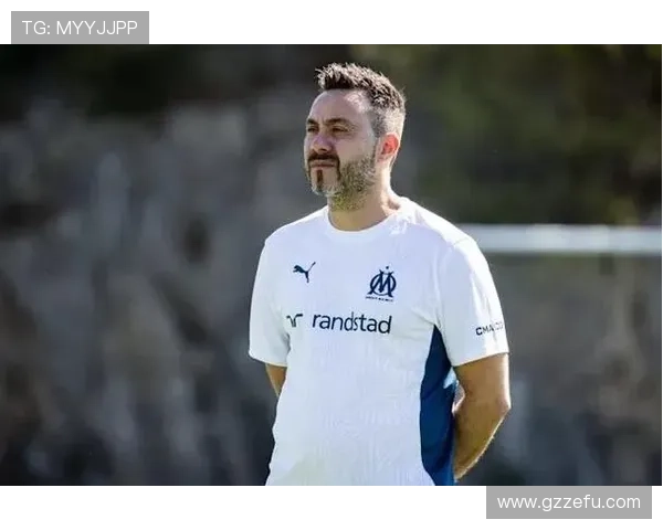 德泽尔比执教英超球队表现稳健，战术体系持续提升