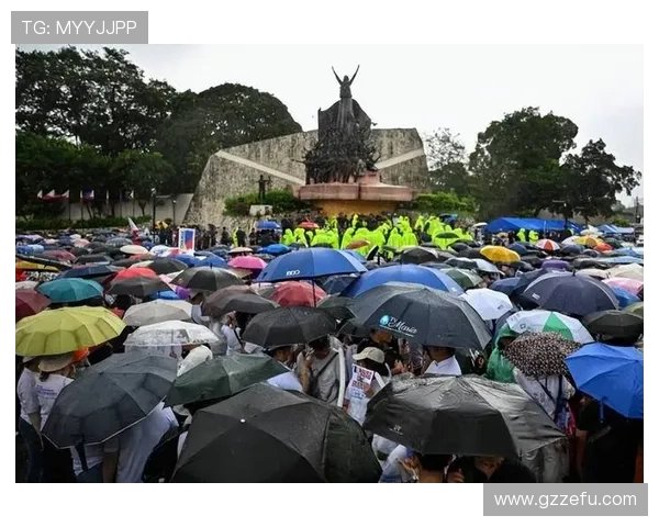 瓦伦西亚球迷抗议持续,俱乐部运营面临考验,管理层压力增加 瓦伦西亚球迷抗议持续,俱乐部运营面临考验,管理层压力增加