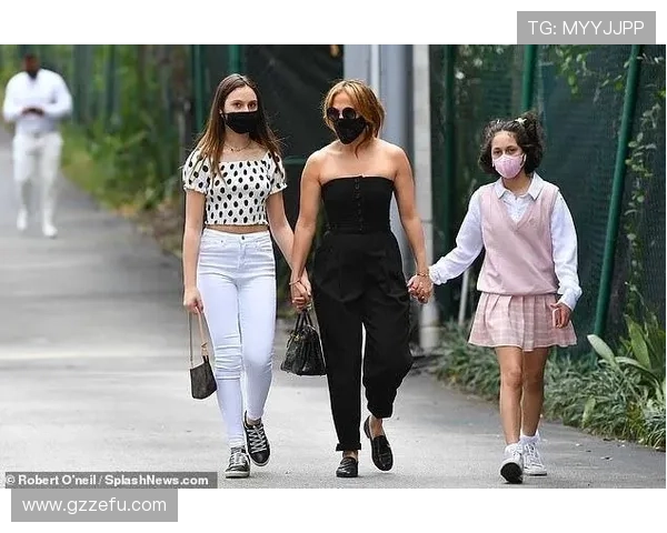 侯志慧赛前啃鸡腿，赛后拎爱马仕